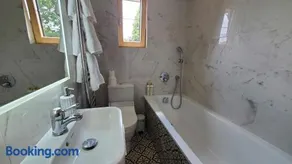 The Oak Retreat Homestay - Image 3