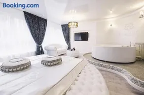 Jacuzzi Romantic Apartment - Image 2