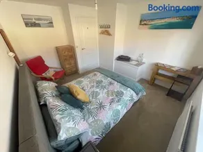 Comfortable Double Bedroom in Family Home, with your own private bathroom - Image 1