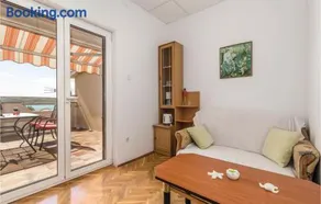 Beautiful Apartment In Dinjiska - Image 3