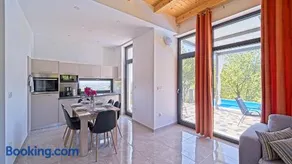 Holiday Home Lipa by Villas Guide - Image 3