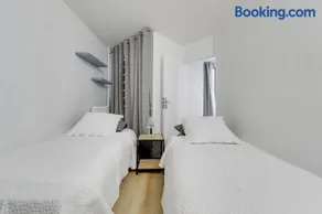 Spacious and comfortable apart with parking - Image 4