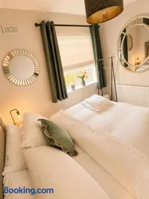 Cozy 3 bed house in Dublin - Image 1