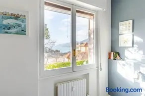 Sea view apartment with private garden - Image 2