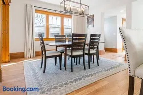 Family-friendly 4BR Near UNI for an Easy Group Stay - Image 4