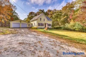 Renovated 19th-Century Farmhouse w/ 270 Feet of Waterfront & Sunset Views - Image 1