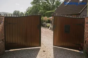 Coach House - Image 4