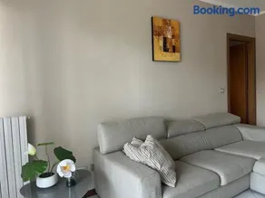 Lovely Apartment - Image 4