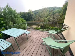 Charming Riverside Cottage - Image 2