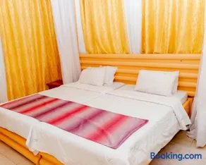 Pinebreeze Holiday Resort - Image 2