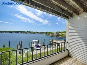 227 Edgewater Inn - Image 4