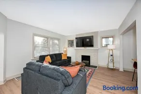 Cozy 2BR Lyndhurst Retreat - Image 1