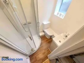 Holiday House Close to Heathrow - Image 3