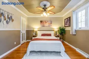 Cozy Montreal 3BR Entire Apartment-3min walk to Metro-free parking-Botanical garden-biodome - Image 4
