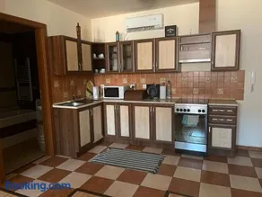 Árnyas Residence Apartman Pécs - Image 1