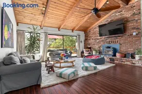 Cozy Lake View 4Bd 2,5Br Retreat in 5 Acres, Hot Tub and more - Image 1