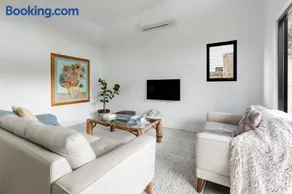 Peppi Place - 2 Bedroom with Ensuites Town Villa - Image 5