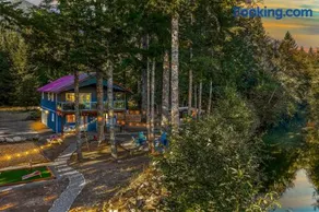 River Retreat w/hot tub, beach, game room - Image 4