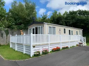 Mollys Retreat pet friendly three bed caravan with small garden Newquay Bay Resort Quieter area of park - Image 1