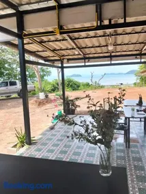 Cliffside sea lodge - Image 2