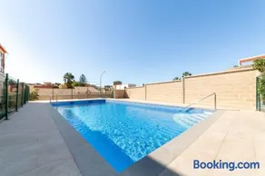 Studio avec piscine, terrasse et jardin | Vue jardin | Adapté au travail à distance - Image 2