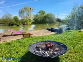 Domaine du Diot, son étang et son île - Image 5