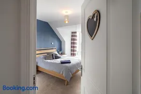 Modern Townhouse - Sleeps up to 6 - Image 5