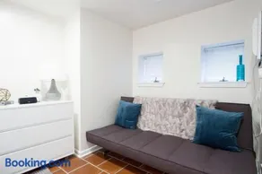 WELL-EQUIPPED STUDIO APT - WALK TO METRO SUBWAY - Image 5