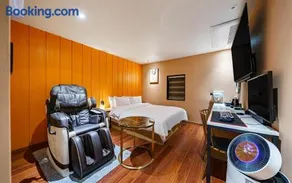12th Street Stay - Image 3