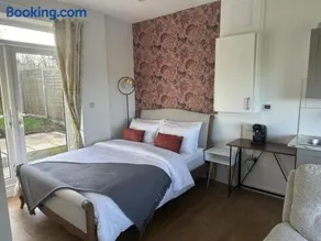 Springbank is a 4 bed gorgeous home in wallington - Image 5
