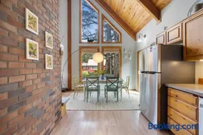 Charming Beach Cabin Close Beach Access - Image 1