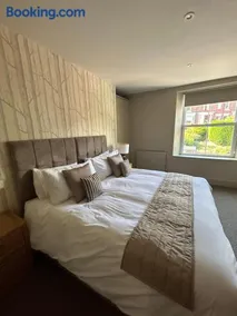 Luxury Apartment - Great Location - Image 2