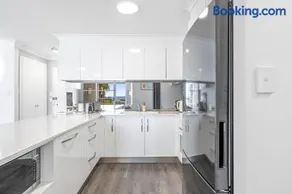 Casa Palma - Absolute Beachfront Apt w Pool - Image 3