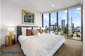 Penthouse Style - Sleeps 8 & Baby - 2BR & Rooftop - Image 3