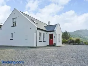 Hollyglen House - Image 1