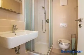 Exklusive 1-Zimmer-Wohnung in KA-Stadt - Image 2