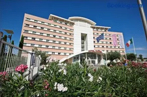 Hotel Rafael - Image 2