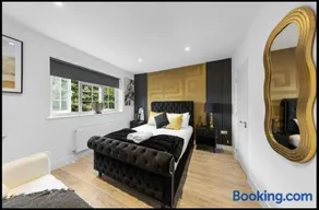 Canterbury Castle Lodge - 8 Bedroom Retreat - Image 2