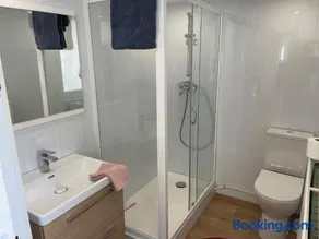 Maisonnette 2 chambres avec cour - Image 2