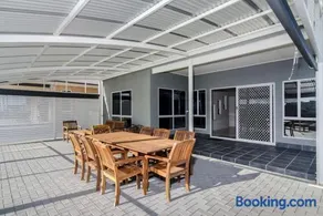 Isla Bonita - Pet Friendly - Not Fully Fenced - No Linen Included - Image 3
