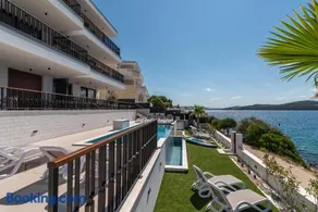 Royal Oak beachfront residence Trogir Seget Vranjica - Image 2