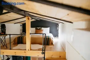 The Nest - Romantic Tiny Home with a Vintage Vibes, 10 mins to Winery - Image 2