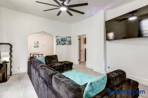 Group-Friendly Toledo Home for Zoo & Game Days - Image 4
