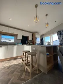 Sea view 3 bedroom Lodge - Image 3