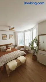 17Edgcumbe - Image 1