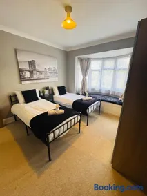 Mayors House Ideal for Groups & Business - Image 5