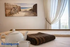 Comfortable Stylish Fully Air Conditioned - Image 1