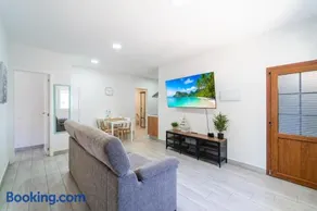 Mara 2 Playa del Burrero junto al mar, wifi gratis By Canarias Prime Homes - Image 1