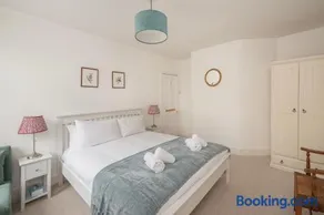 Churchill House - Two Bedrooms - Street Parking - Garden - Image 3