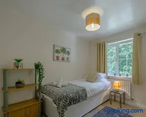 2BR Chapel Break Parking Kitchen Fast WiFi - Image 2